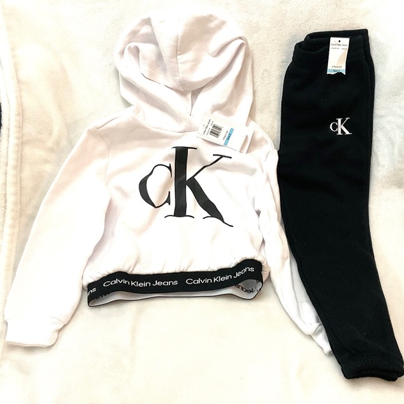 CALVIN KLEIN CHILD’S UNISEX 2-Piece Logo Hoodie & Fleece Joggers Set Size 5 - Picture 1 of 7